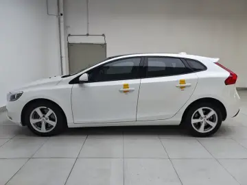 2017 Volvo V40 с пробегом 79 400 км
