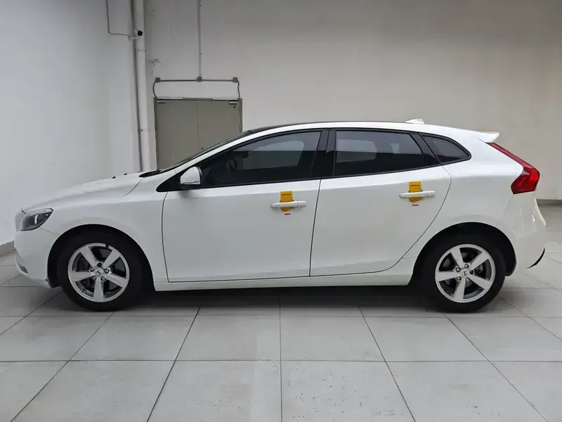 2017 Volvo V40 с пробегом 79 400 км