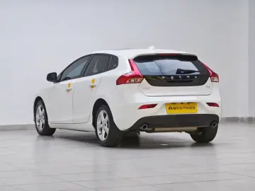 2017 Volvo V40 с пробегом 79 400 км