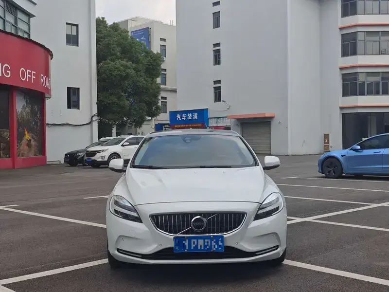 2018 Volvo V40 с пробегом 73 000 км