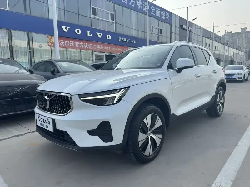 2024 Volvo XC40 с пробегом 73 000 км