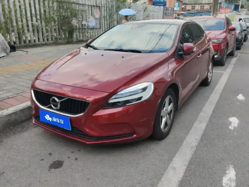 2018 Volvo V40 с пробегом 74 000 км