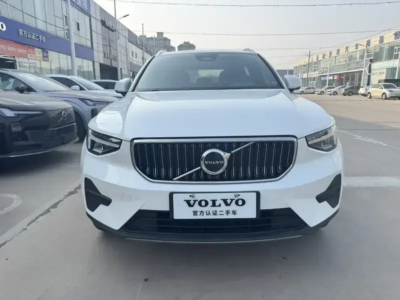 2024 Volvo XC40 с пробегом 73 000 км