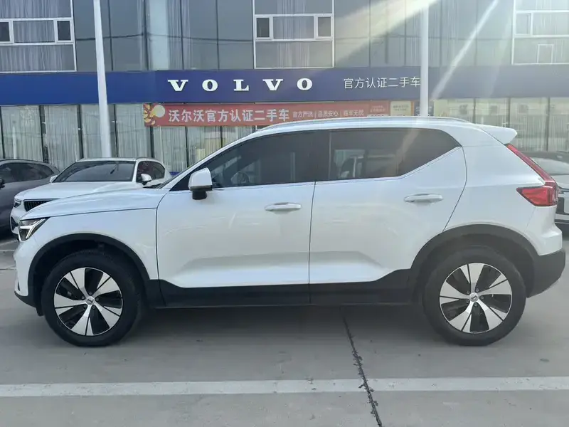 2024 Volvo XC40 с пробегом 73 000 км
