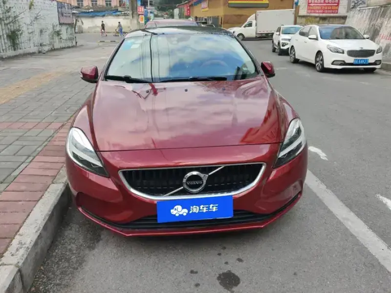 2018 Volvo V40 с пробегом 74 000 км