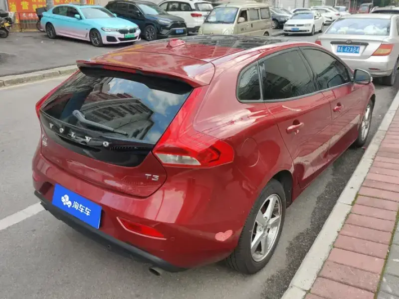 2018 Volvo V40 с пробегом 74 000 км