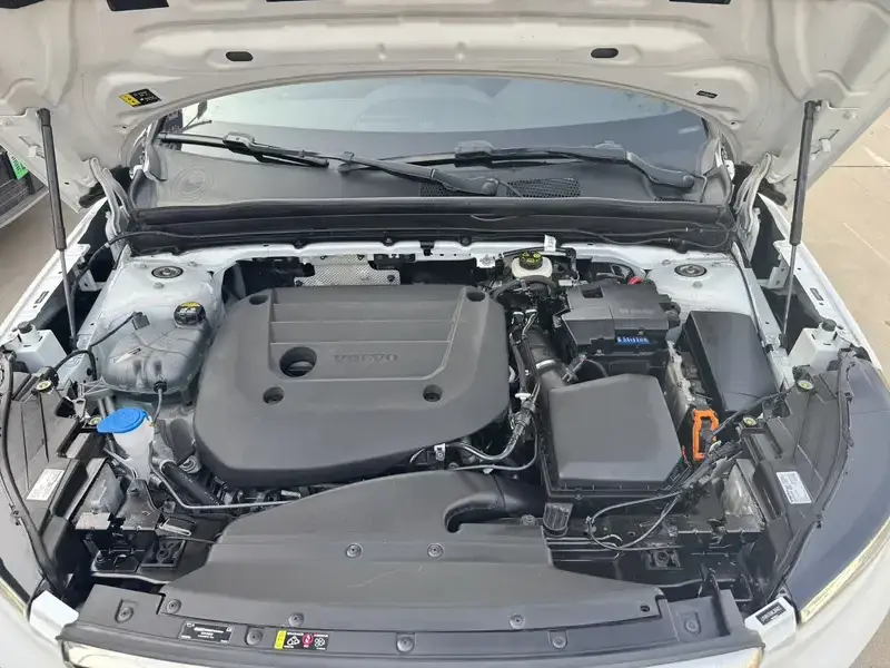 2024 Volvo XC40 с пробегом 73 000 км