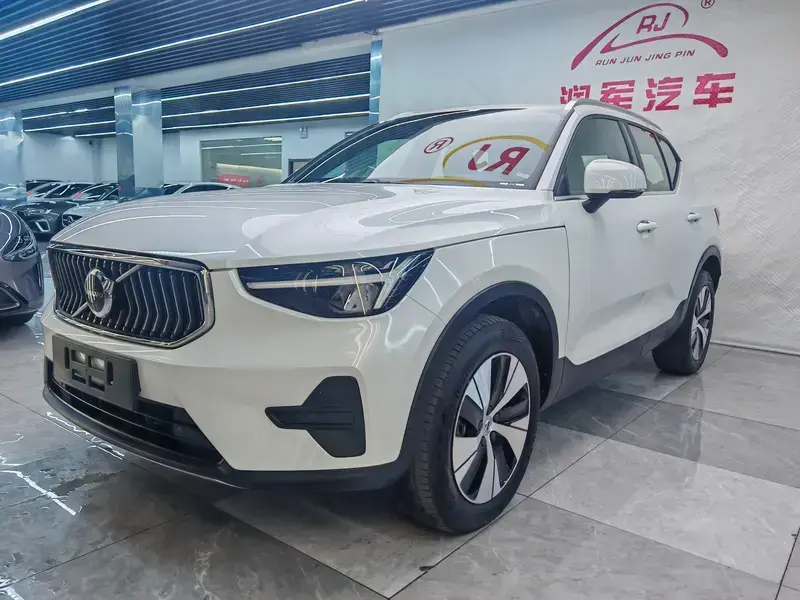 2025 Volvo XC40 с пробегом 16 800 км