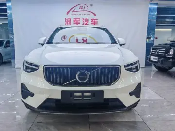 2025 Volvo XC40 с пробегом 16 800 км