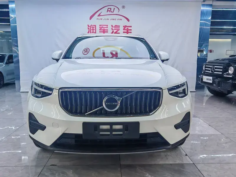 2025 Volvo XC40 с пробегом 16 800 км