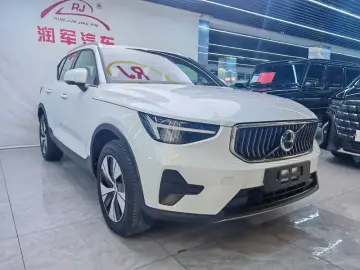 2025 Volvo XC40 с пробегом 16 800 км
