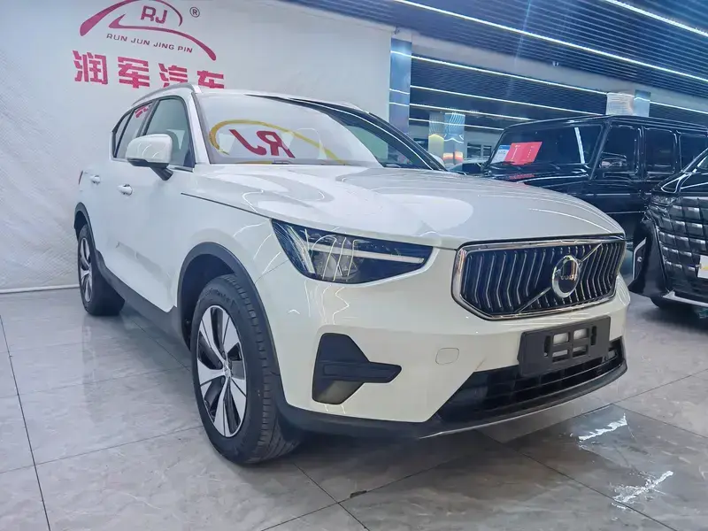 2025 Volvo XC40 с пробегом 16 800 км