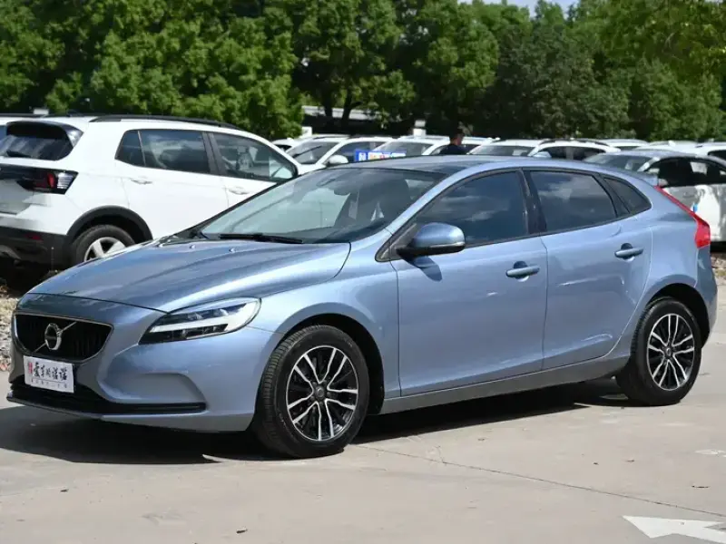 2018 Volvo V40 с пробегом 42 000 км