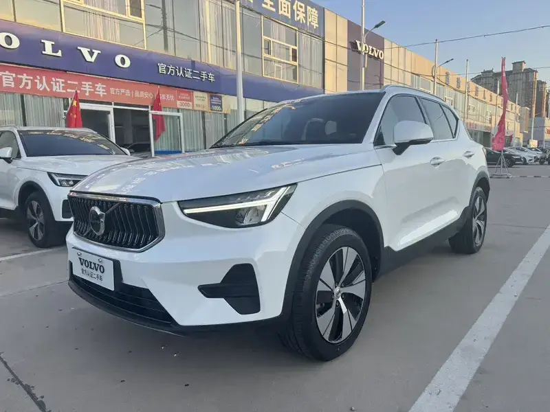 2024 Volvo XC40 с пробегом 64 000 км