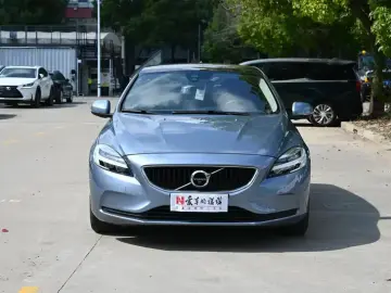 2018 Volvo V40 с пробегом 42 000 км