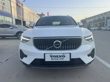 2024 Volvo XC40 с пробегом 64 000 км