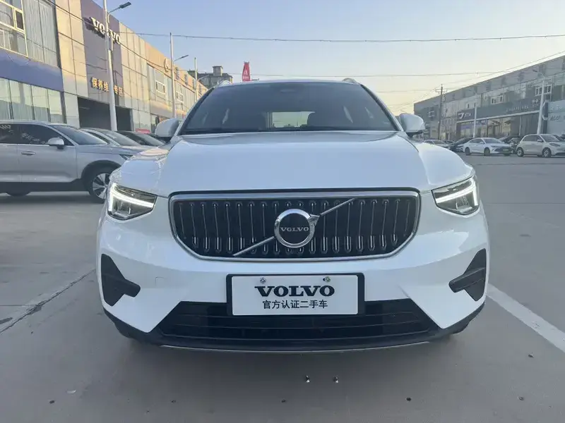 2024 Volvo XC40 с пробегом 64 000 км