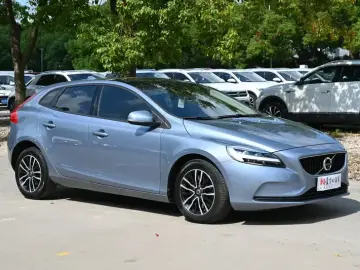 2018 Volvo V40 с пробегом 42 000 км