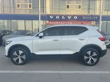 2024 Volvo XC40 с пробегом 64 000 км