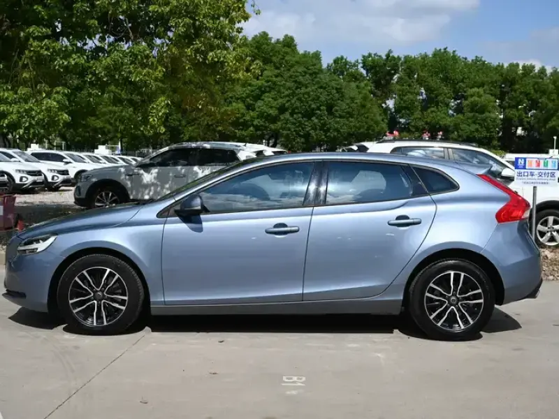 2018 Volvo V40 с пробегом 42 000 км