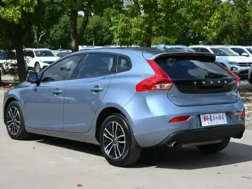 2018 Volvo V40 с пробегом 42 000 км