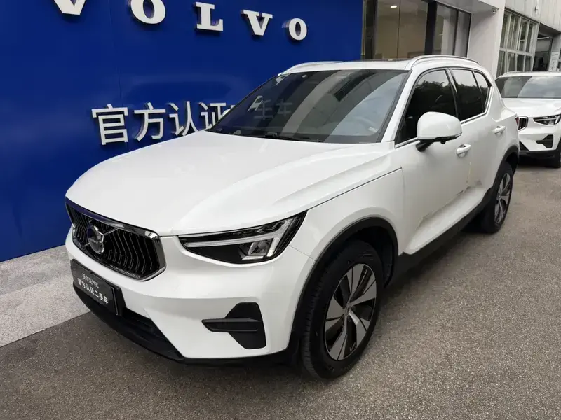 2023 Volvo XC40 с пробегом 41 000 км