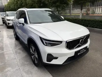 2023 Volvo XC40 с пробегом 41 000 км