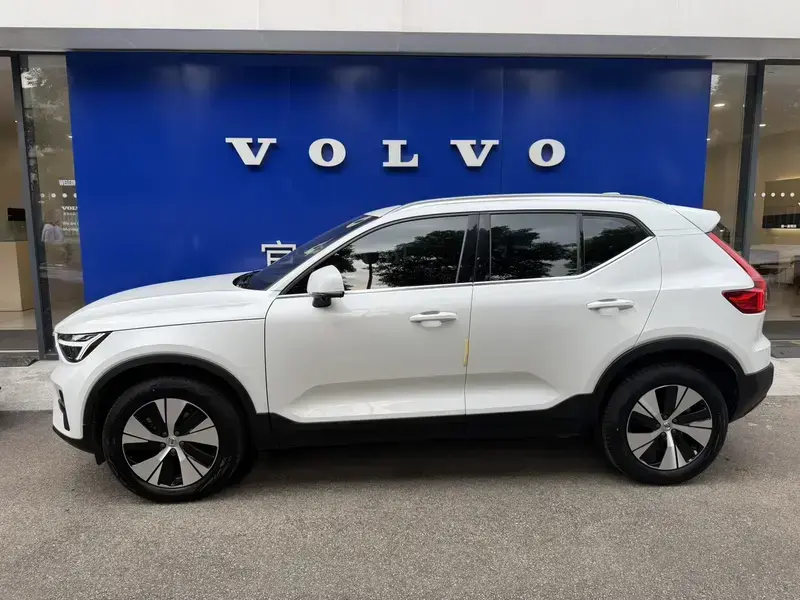 2023 Volvo XC40 с пробегом 41 000 км