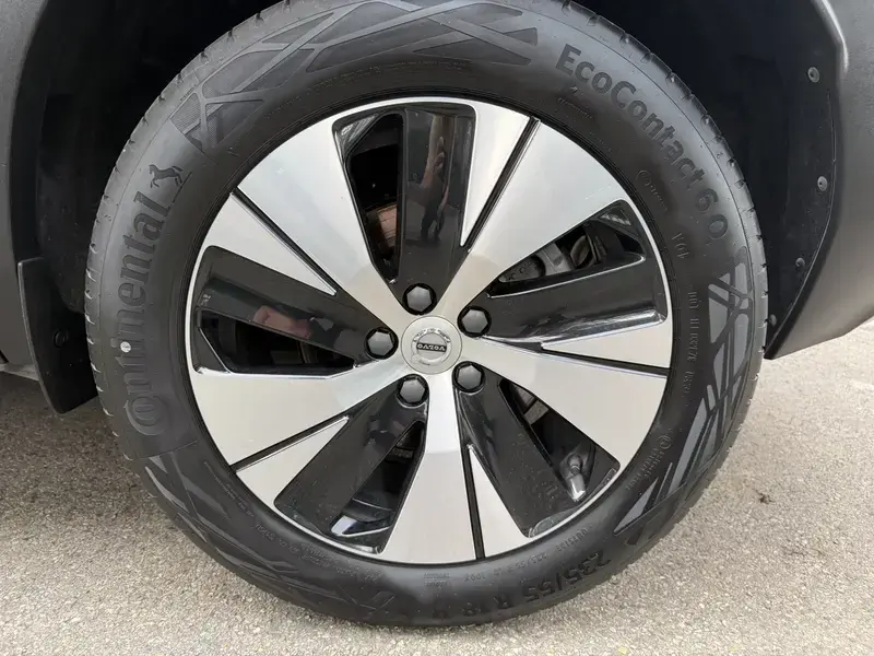 2023 Volvo XC40 с пробегом 41 000 км