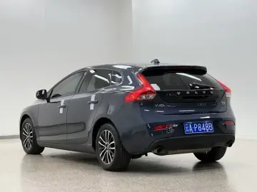 2018 Volvo V40 с пробегом 68 000 км