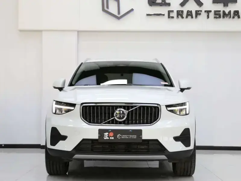 2023 Volvo XC40 с пробегом 23 000 км
