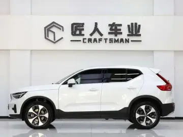 2023 Volvo XC40 с пробегом 23 000 км