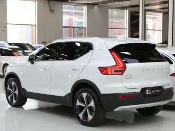 2023 Volvo XC40 с пробегом 23 000 км