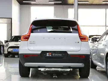 2023 Volvo XC40 с пробегом 23 000 км