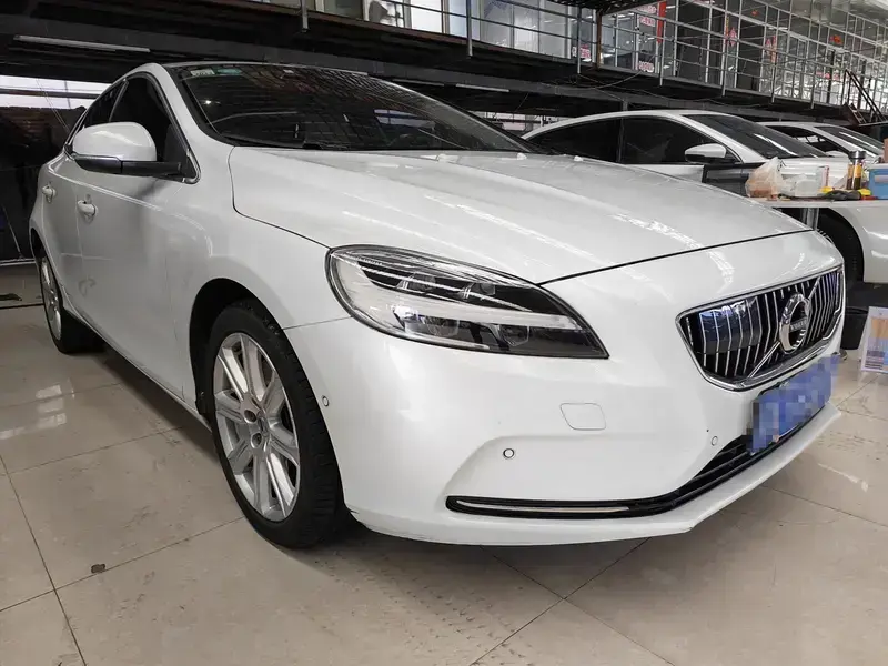 2017 Volvo V40 с пробегом 90 000 км