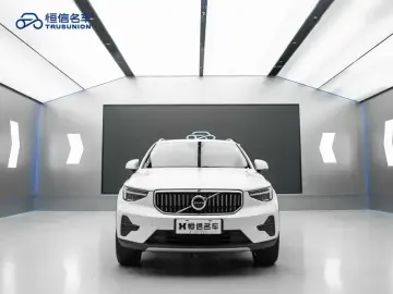 2024 Volvo XC40 с пробегом 12 000 км