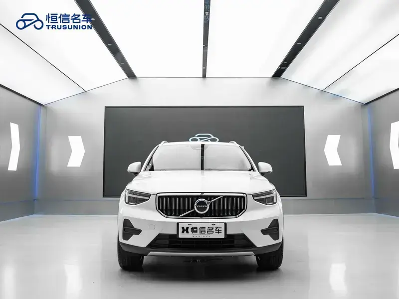2024 Volvo XC40 с пробегом 12 000 км