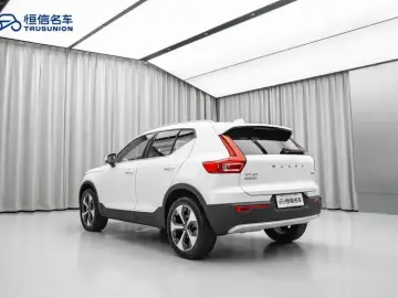 2024 Volvo XC40 с пробегом 12 000 км