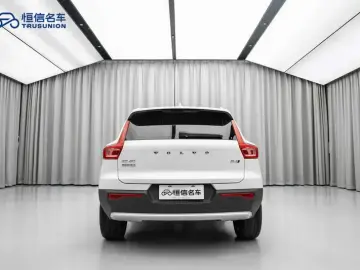 2024 Volvo XC40 с пробегом 12 000 км