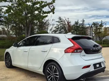 2019 Volvo V40 с пробегом 69 000 км
