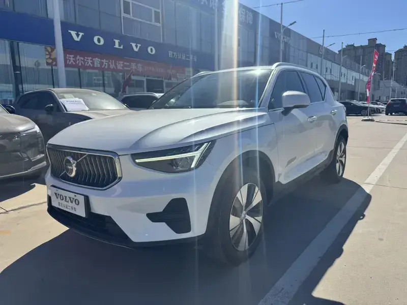 2024 Volvo XC40 с пробегом 56 000 км