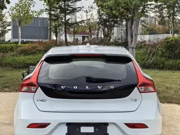 2019 Volvo V40 с пробегом 69 000 км
