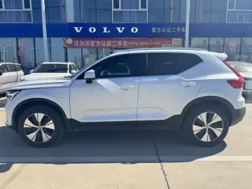 2024 Volvo XC40 с пробегом 56 000 км