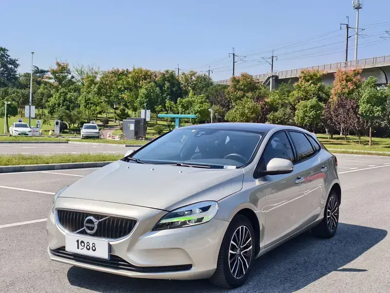 2019 Volvo V40 с пробегом 30 100 км