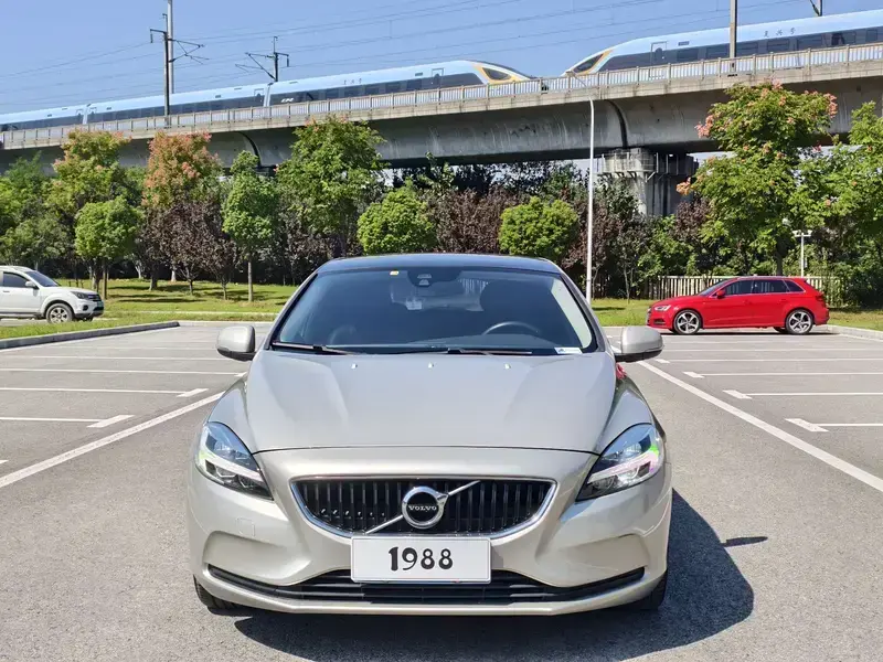 2019 Volvo V40 с пробегом 30 100 км
