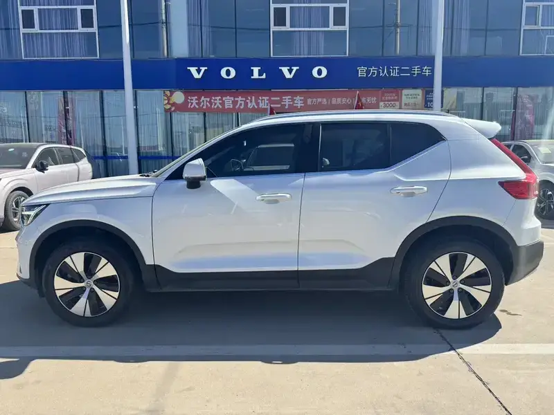 2024 Volvo XC40 с пробегом 81 000 км