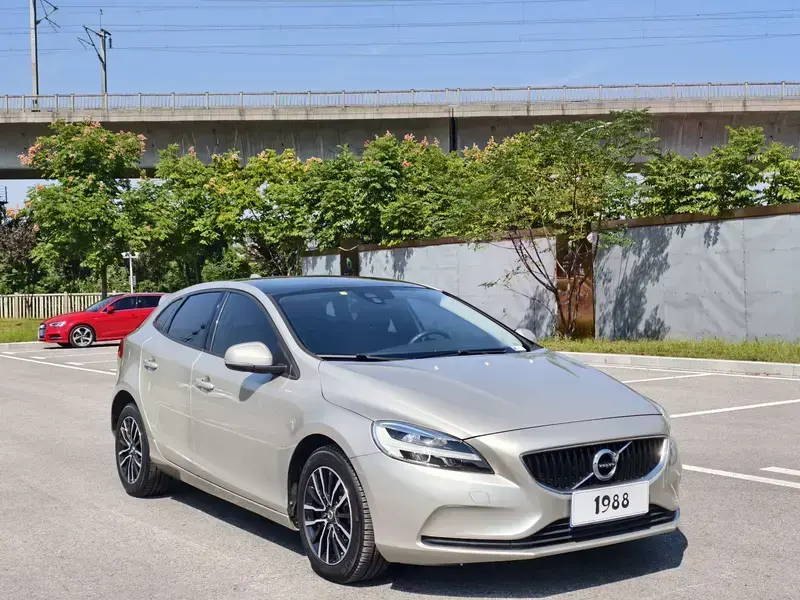 2019 Volvo V40 с пробегом 30 100 км