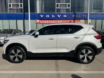 2024 Volvo XC40 с пробегом 77 000 км