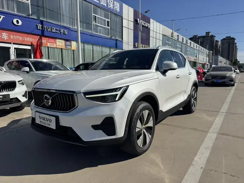 2024 Volvo XC40 с пробегом 68 000 км