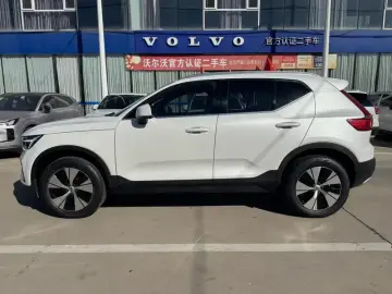2024 Volvo XC40 с пробегом 68 000 км